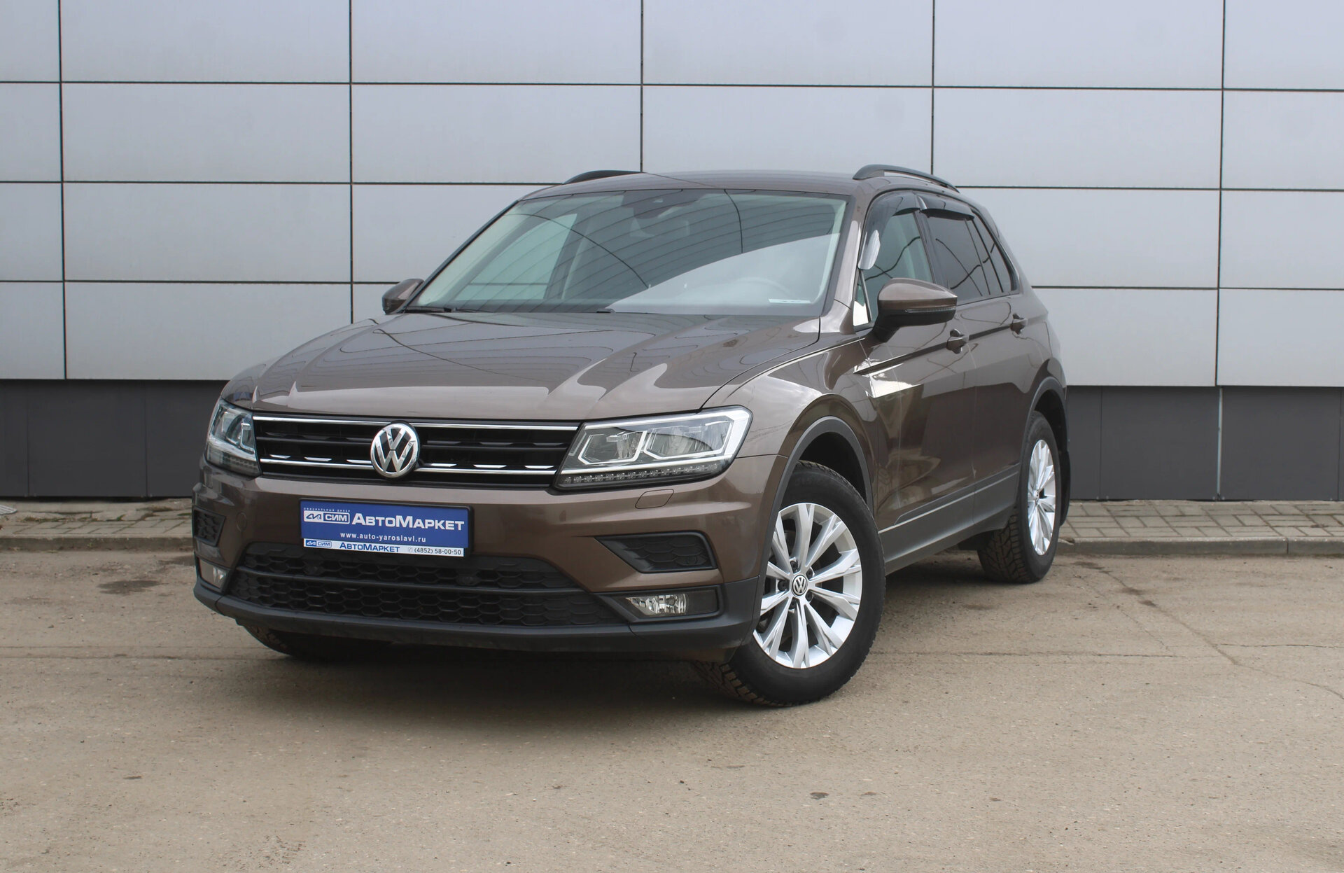 Коричневый Volkswagen Tiguan 1.4 MT (125 л.с.) 2020