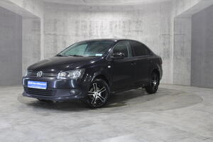 Черный Volkswagen Polo 1.6 AT (105 л.с.) 2011