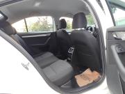 белый Skoda Octavia 1.2 MT (105 л.с.) 2013 фото 11