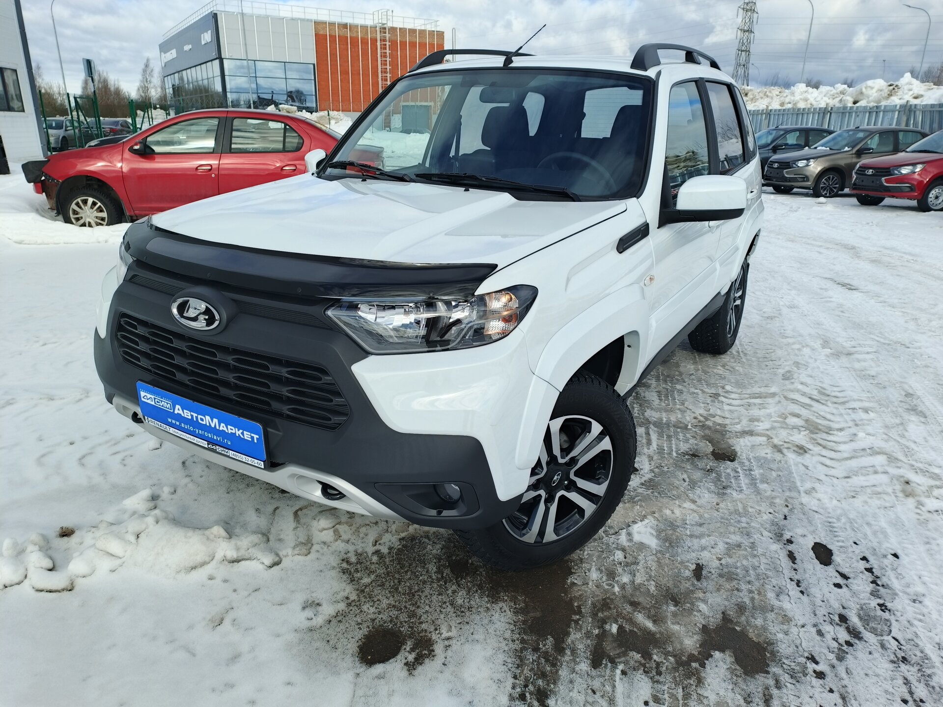 Белый Lada (ВАЗ) Niva Travel 1.7 MT (83 л.с.) 4WD 2025