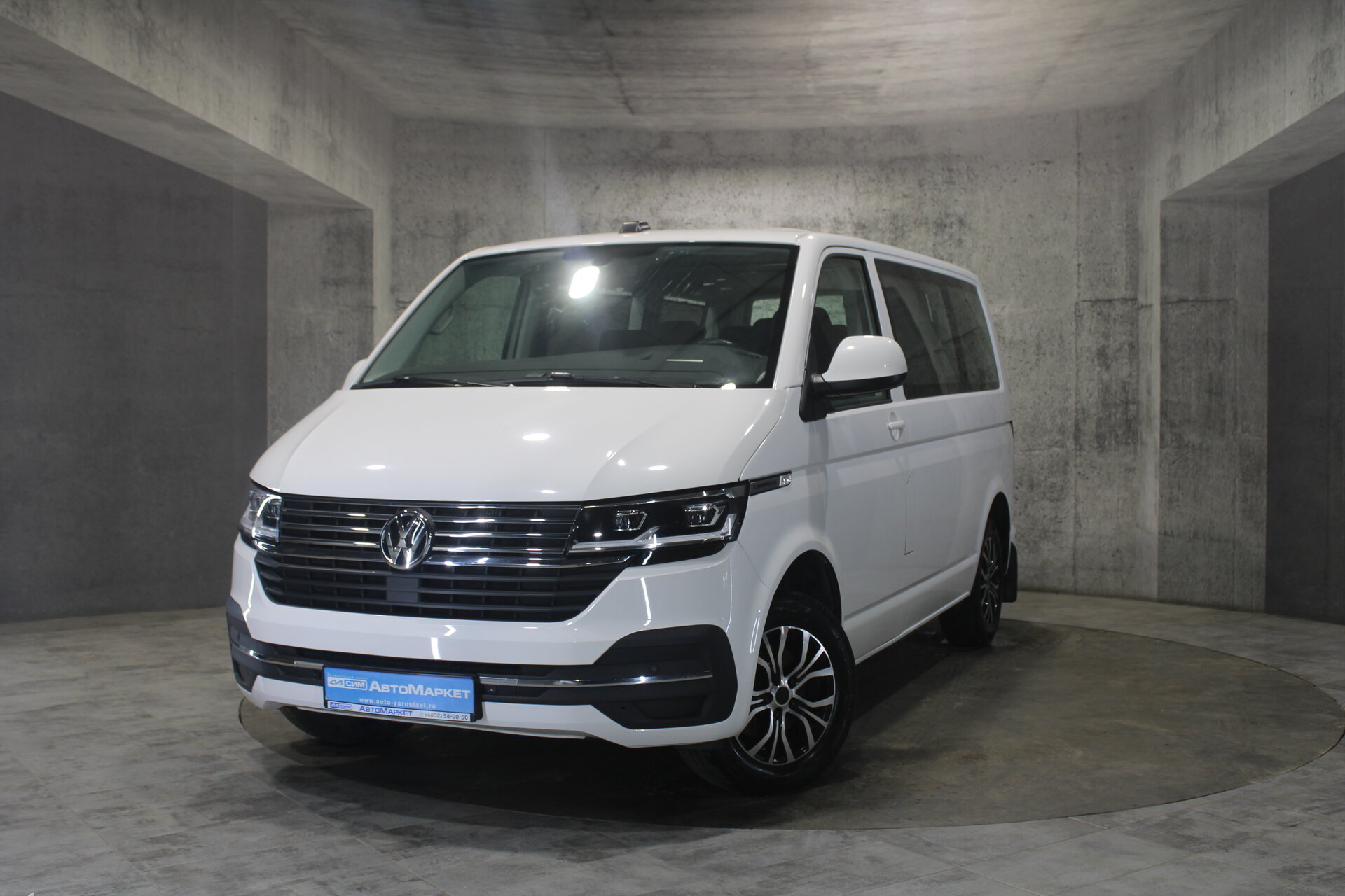 Белый Volkswagen Caravelle 2.0d AMT (150 л.с.) 4WD 2021