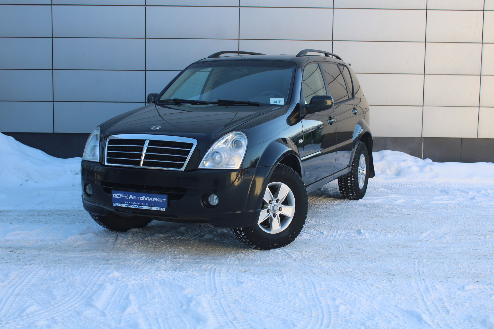 Черный SsangYong Rexton 2.7d MT (163 л.с.) 4WD 2010