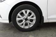Белый Hyundai Solaris 1.6 AT (123 л.с.) 2021 фото 13