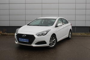 Белый Hyundai i40 2.0 AT (150 л.с.) 2015