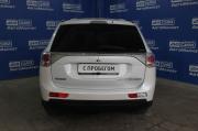 белый Mitsubishi Outlander 2.4 CVT (167 л.с.) 4WD 2013 фото 4