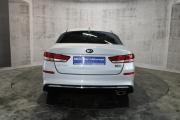 Серебряный Kia Optima 2.0 MT (150 л.с.) 2019 фото 6