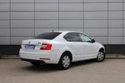 Белый Skoda Octavia 1.6 AT (110 л.с.) 2019 фото 5