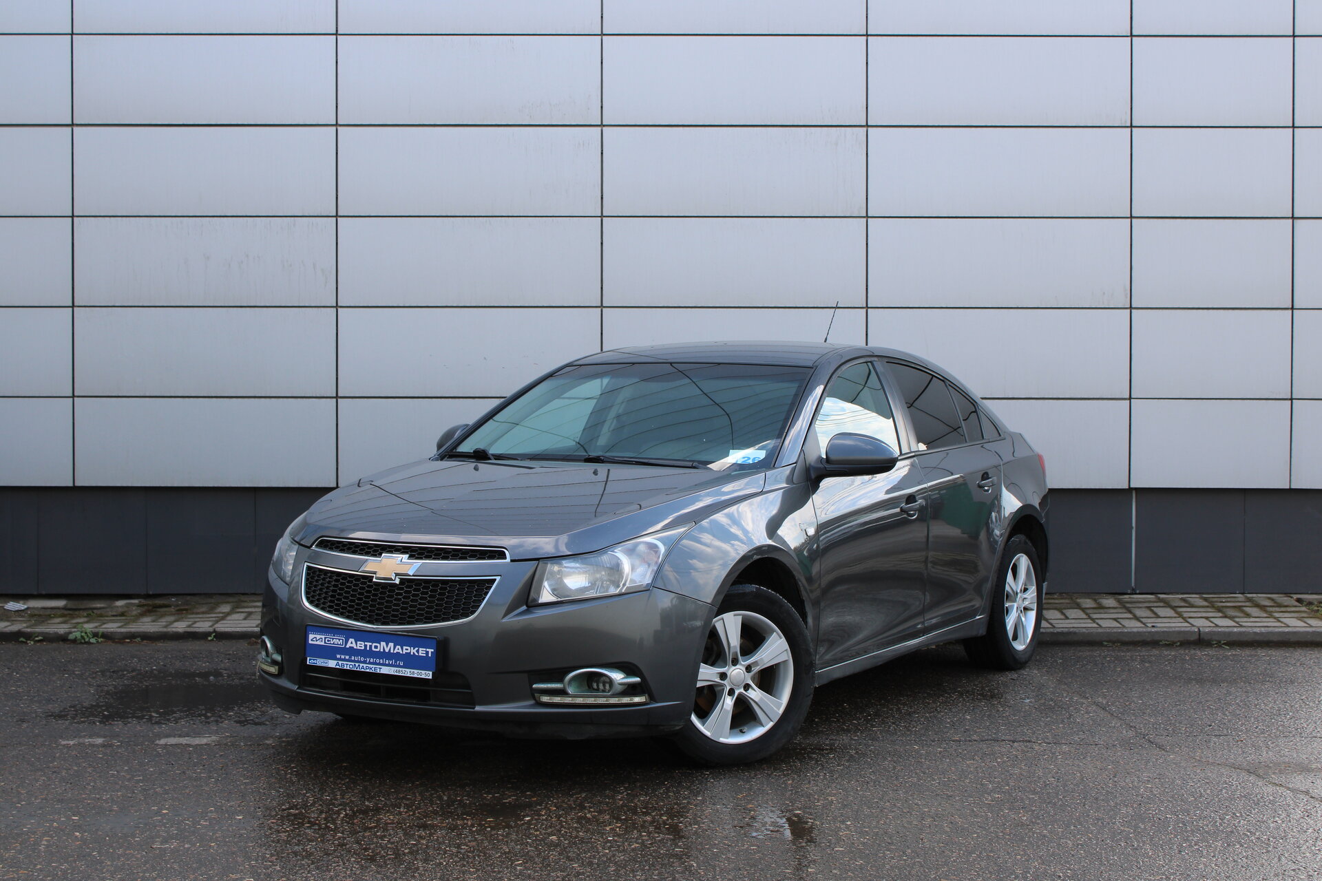 Серый Chevrolet Cruze 1.8 MT (141 л.с.) 2012