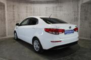 Белый Kia Rio 1.6 AT (123 л.с.) 2016 фото 7