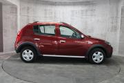Красный Renault Sandero Stepway 1.6 AT (103 л.с.) 2012 фото 3