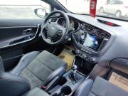 белый Kia Ceed GT 1.6 MT (204 л.с.) 2015 фото 17