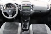 Серый Volkswagen Tiguan 1.4 MT (150 л.с.) 4WD 2009 фото 8
