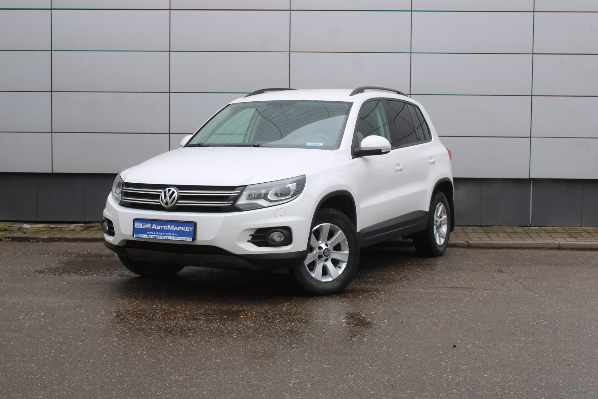 Белый Volkswagen Tiguan 2.0 AT (170 л.с.) 4WD 2012