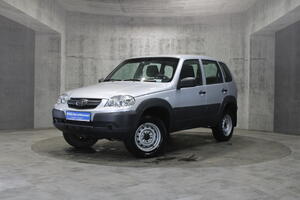 Серый Chevrolet Niva 1.7 MT (80 л.с.) 4WD 2020