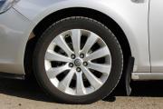 Серебряный Opel Astra 1.4 MT (140 л.с.) 2012 фото 13