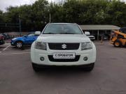 белый Suzuki Grand Vitara 2.0 AT (140 л.с.) 4WD 2011 фото 2