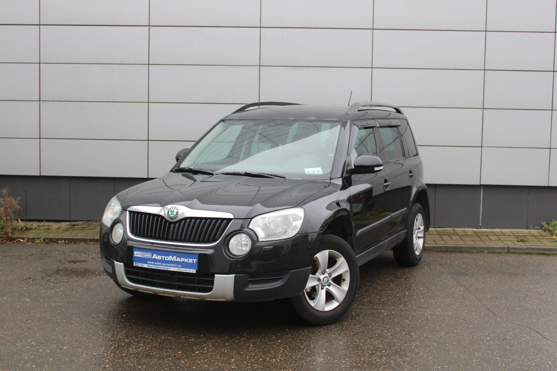 Черный Skoda Yeti 1.2 AMT (105 л.с.) 2011