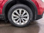 Красный Volkswagen Tiguan 1.4 AMT (150 л.с.) 4WD 2022 фото 2