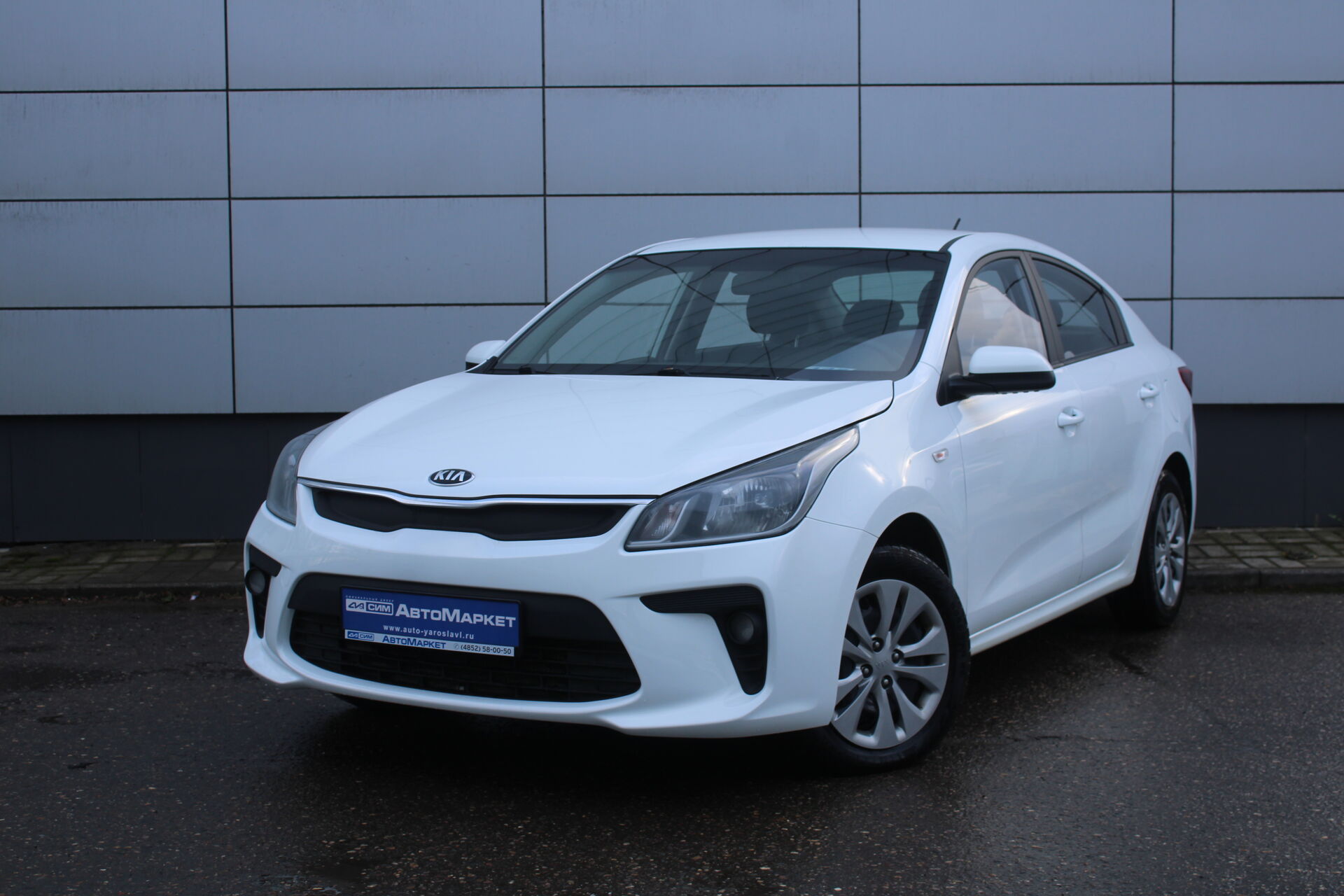 Белый Kia Rio, IV Рестайлинг 1.6 MT (123 л.с.) 2020