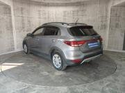 Серый Kia Rio X-Line 1.6 MT (123 л.с.) 2017 фото 7