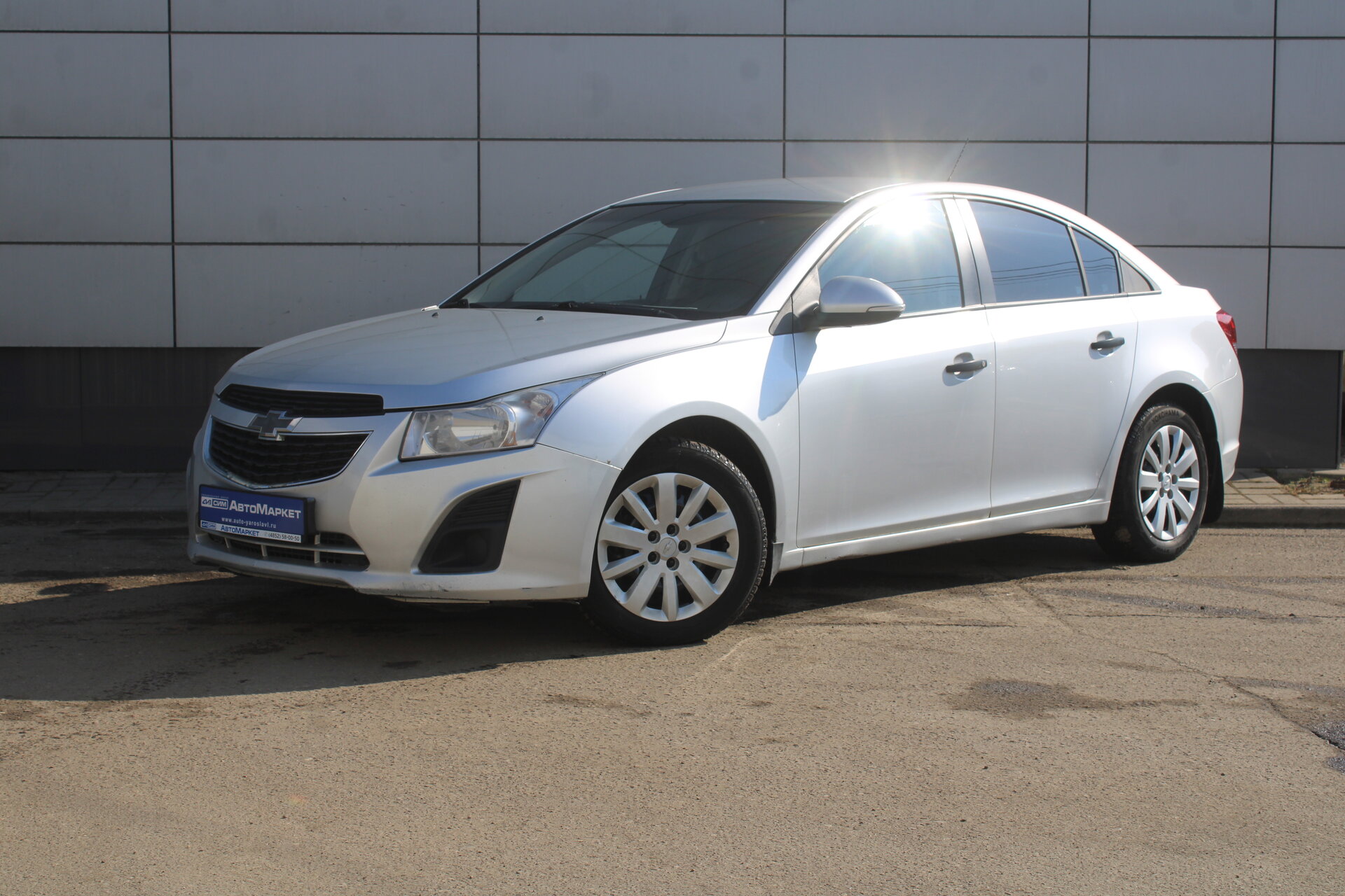 Серебряный Chevrolet Cruze 1.6 AT (109 л.с.) 2014