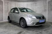 Бежевый Renault Sandero 1.6 MT (103 л.с.) 2010 фото 2