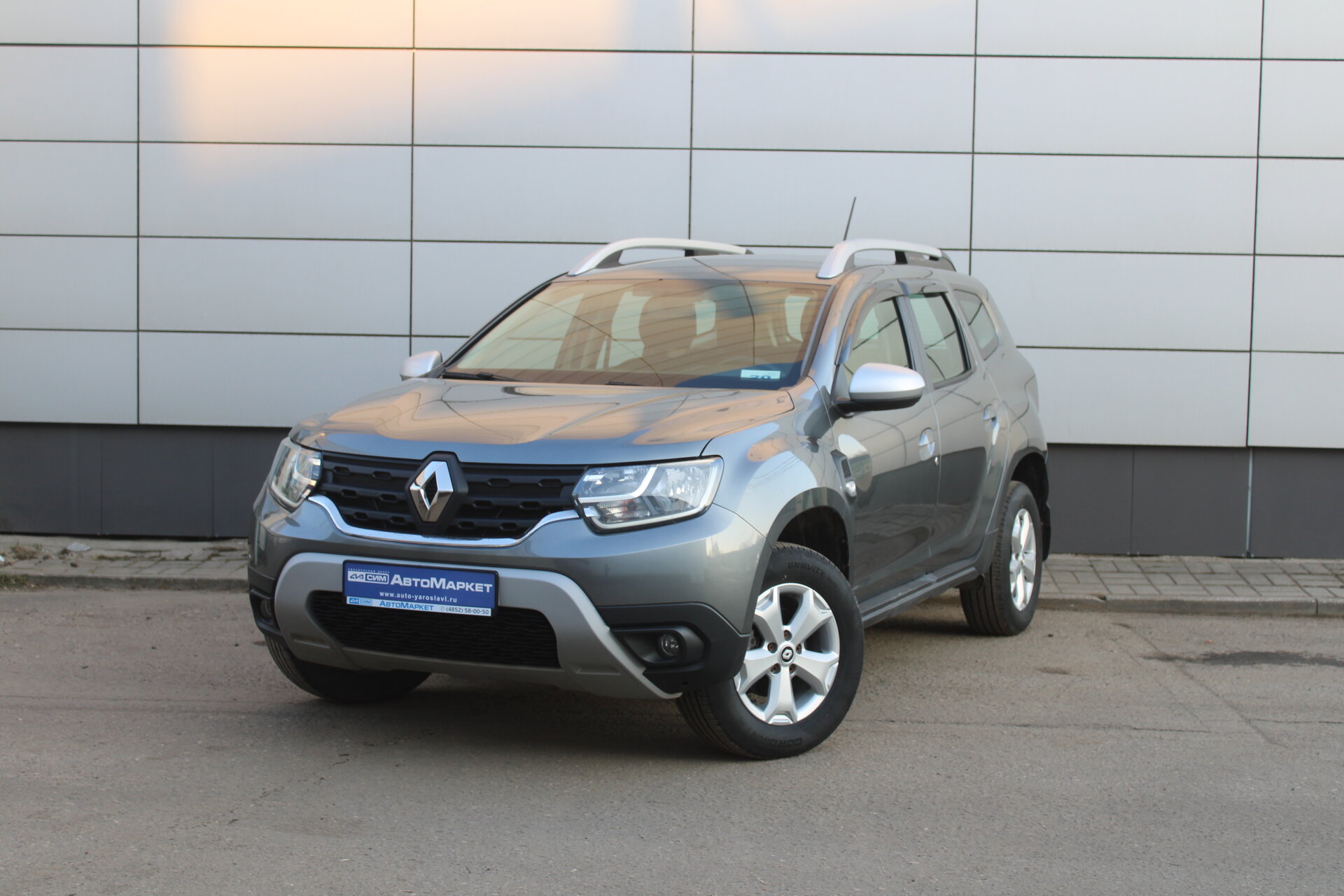 Серый Renault Duster 2.0 MT (143 л.с.) 4WD 2021