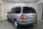 Серый Volkswagen Sharan 2.0d MT (140 л.с.) 2008 фото 7