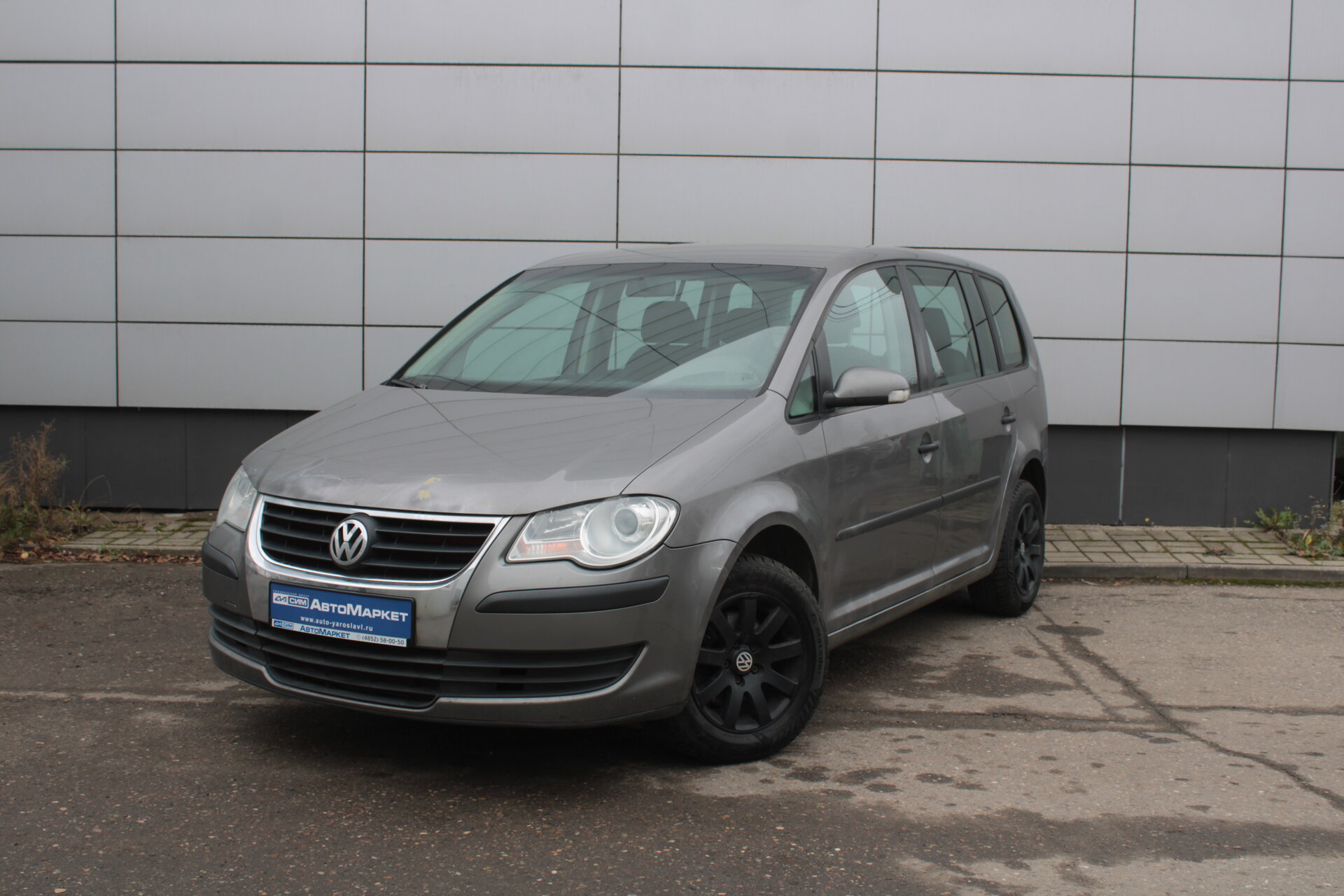 Серый Volkswagen Touran 1.9d AMT (105 л.с.) 2008
