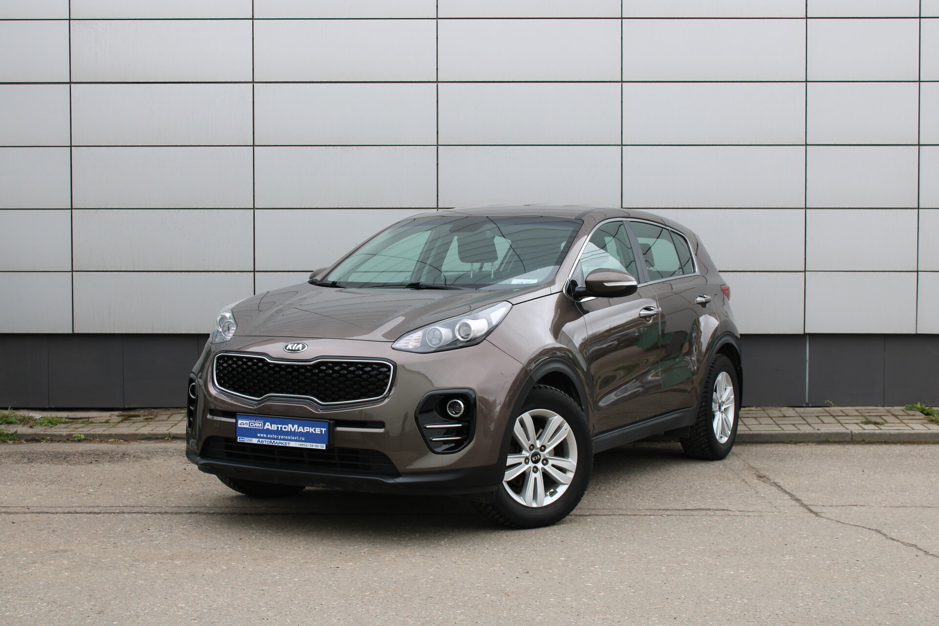 Коричневый Kia Sportage, IV 2.0 AT (150 л.с.) 2018