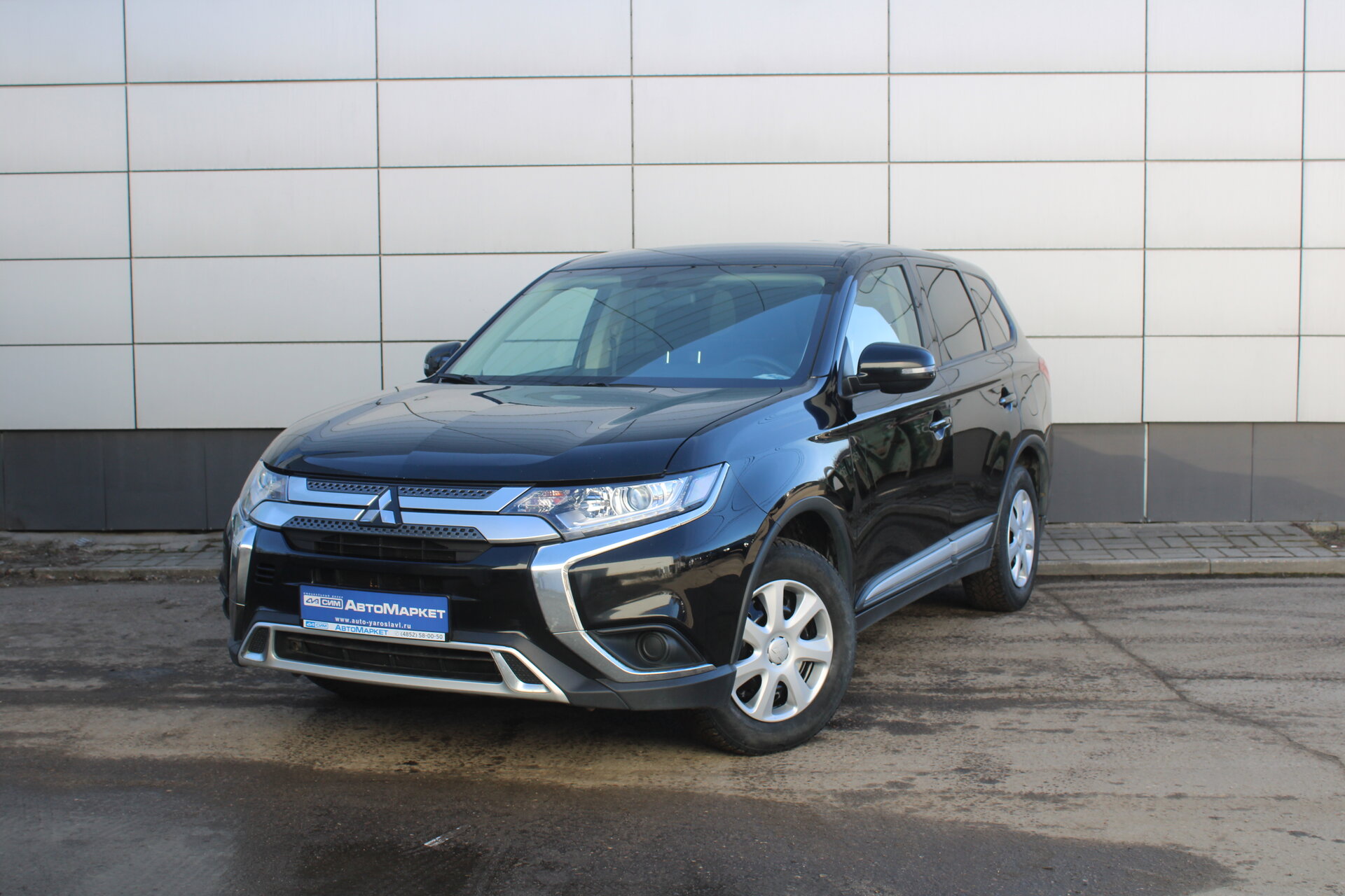 Черный Mitsubishi Outlander 2.0 CVT (146 л.с.) 2020