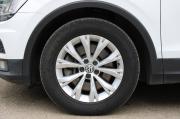 Белый Volkswagen Tiguan 2.0 AMT (180 л.с.) 4WD 2017 фото 13
