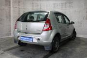 Бежевый Renault Sandero 1.6 MT (103 л.с.) 2010 фото 5