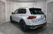 Серый Volkswagen Tiguan 2.0 AMT (180 л.с.) 4WD 2021 фото 7