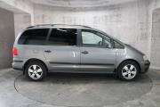 Серый Volkswagen Sharan 2.0d MT (140 л.с.) 2008 фото 4