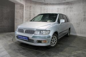 Серый Mitsubishi Space Wagon 2.4 AT (150 л.с.) 2001