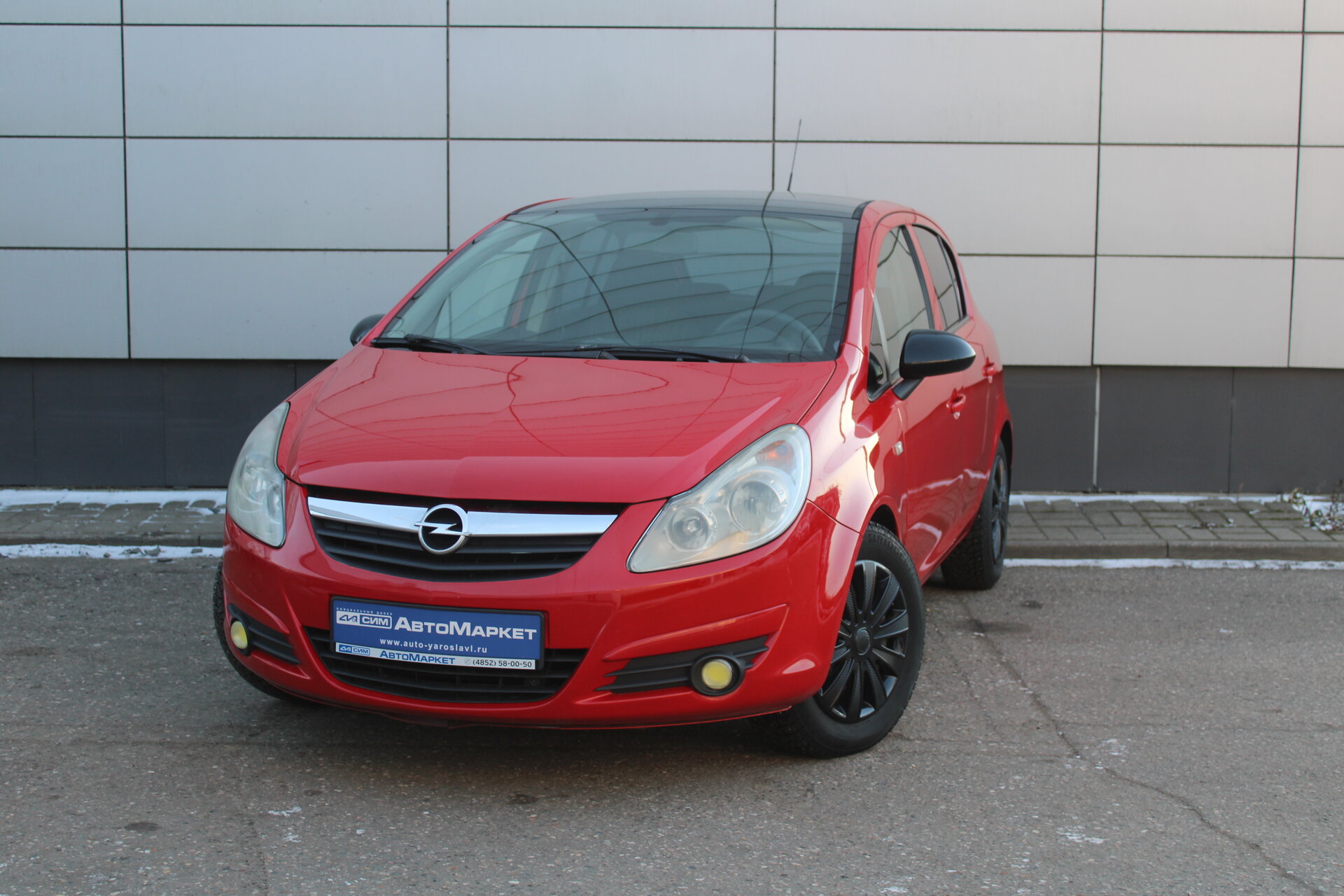 Красный Opel Corsa 1.4 AT (90 л.с.) 2008