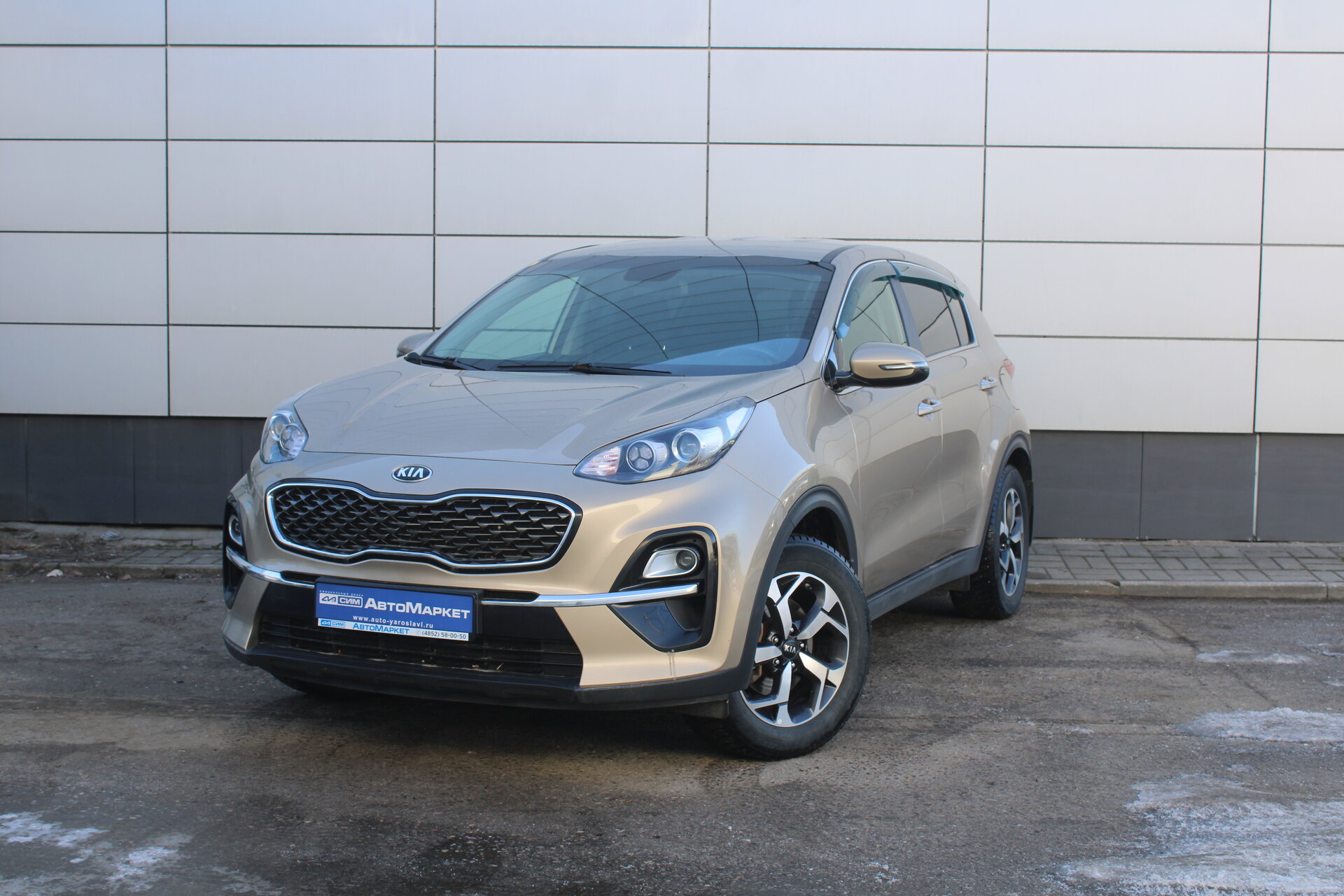 Коричневый Kia Sportage, IV Рестайлинг 2.0 AT (150 л.с.) 2020