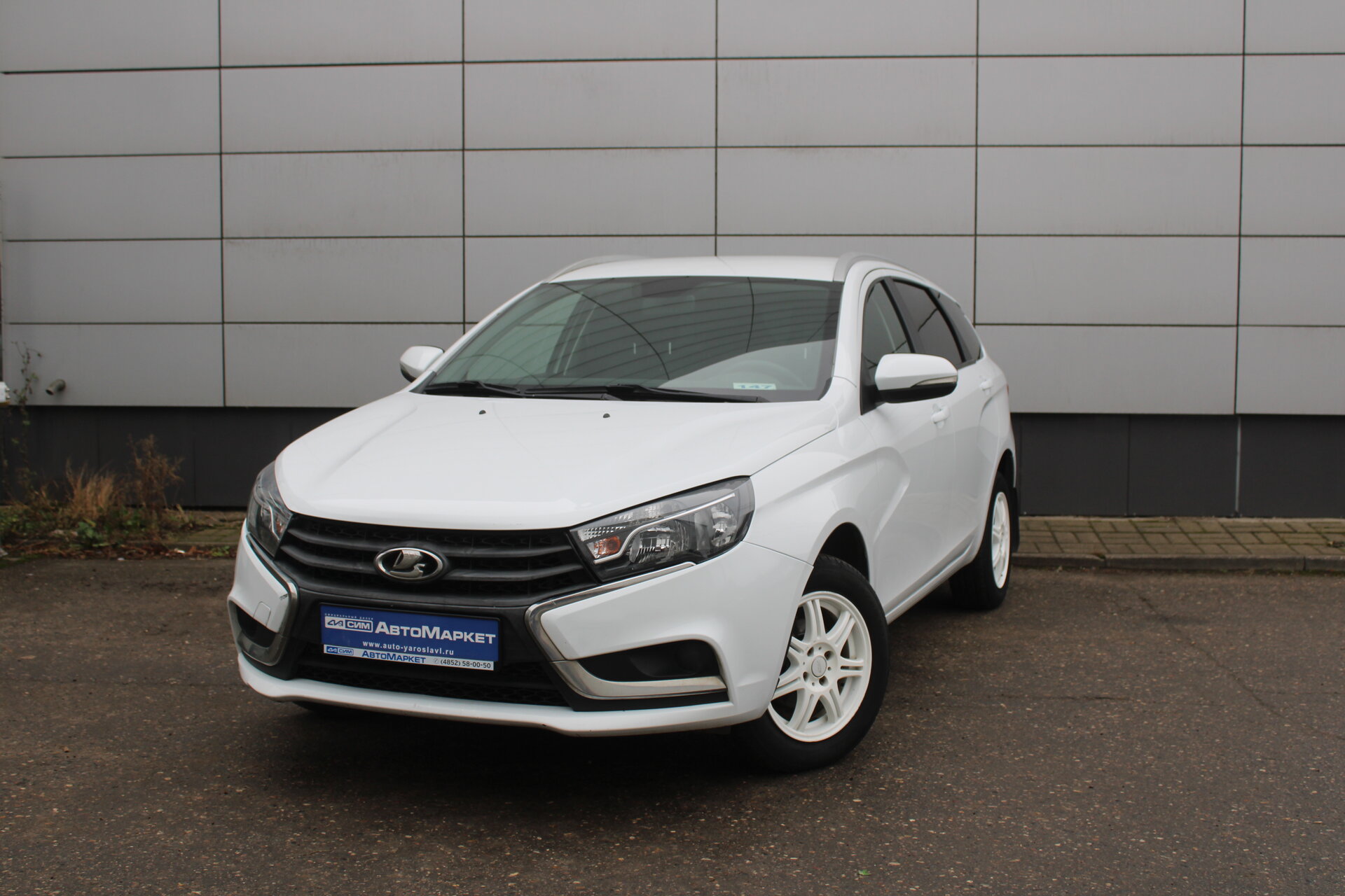 Белый Lada (ВАЗ) Vesta SW 1.6 MT (106 л.с.) 2018