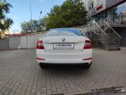 белый Skoda Octavia 1.2 MT (105 л.с.) 2013 фото 18