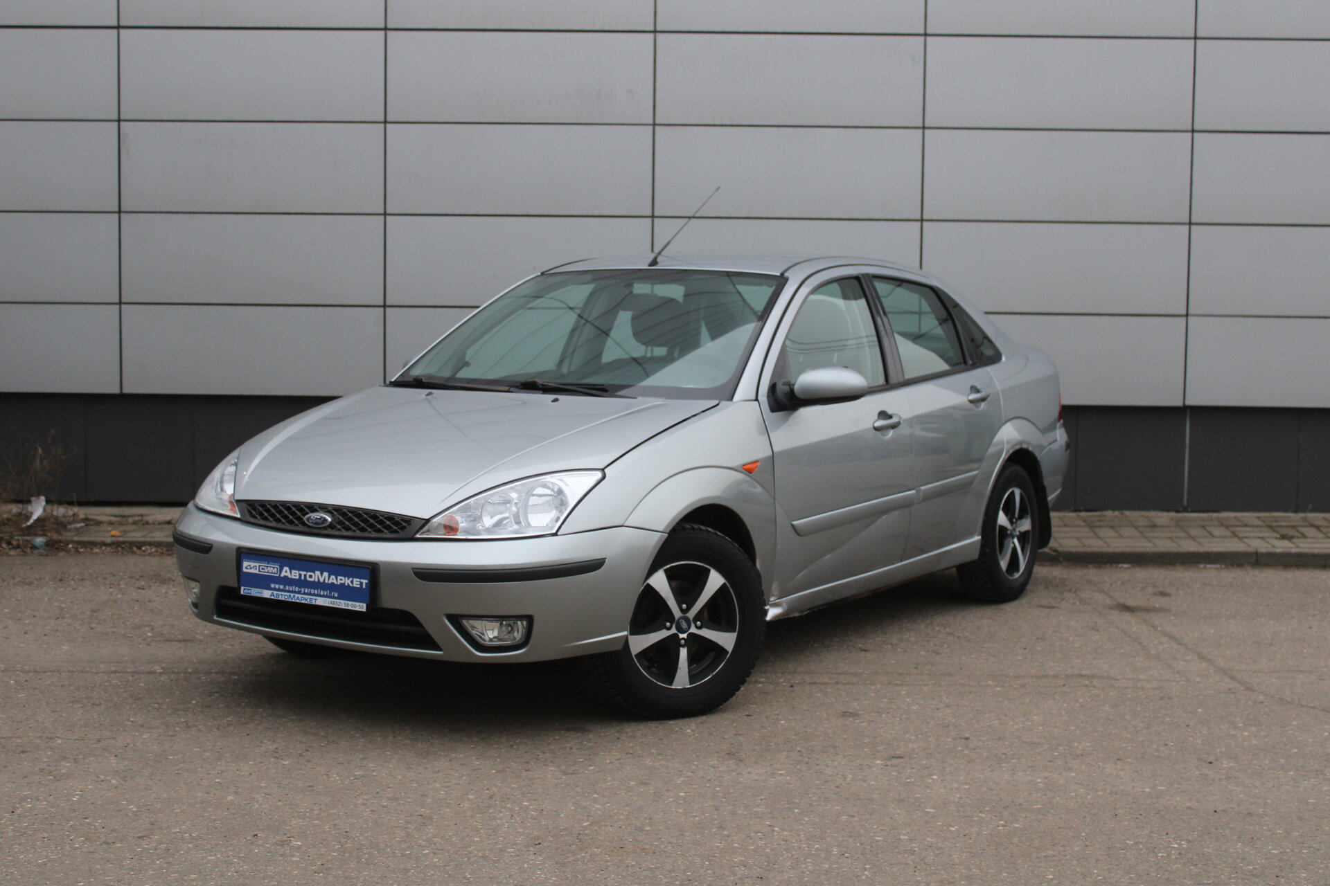 Серый Ford Focus 1.8 MT (115 л.с.) 2004