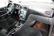 Красный Ford Focus 2.0 AT (145 л.с.) 2008 фото 10