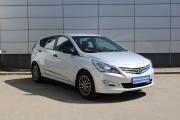 Серебряный Hyundai Solaris 1.4 MT (107 л.с.) 2016 фото 2