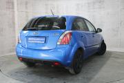 Синий Kia Rio 1.4 MT (97 л.с.) 2010 фото 5