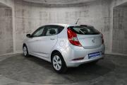 Серебряный Hyundai Solaris 1.4 MT (107 л.с.) 2016 фото 7