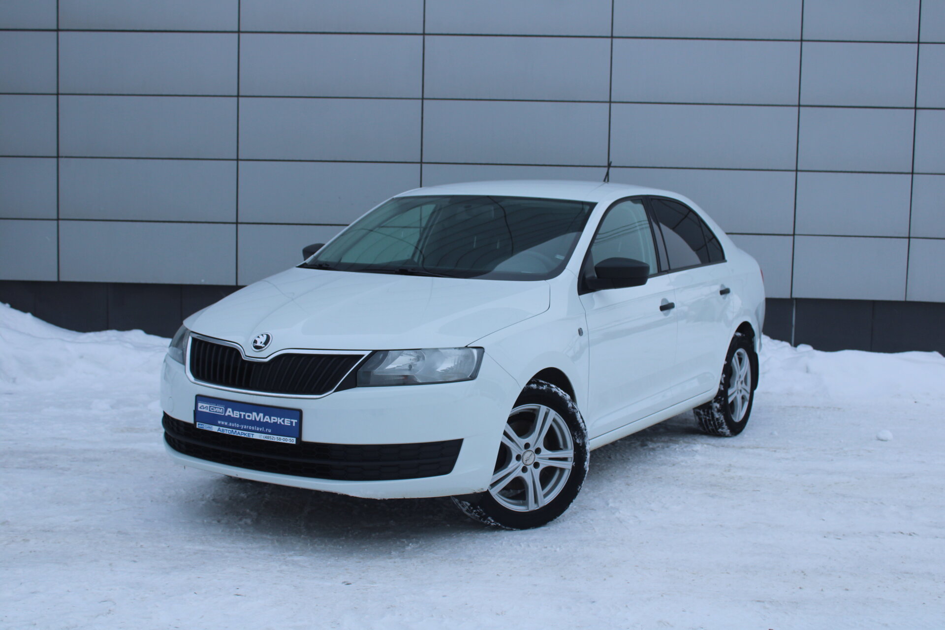 Белый Skoda Rapid 1.6 AT (110 л.с.) 2015