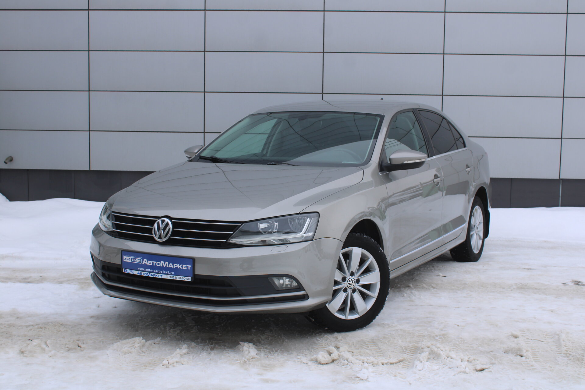 Серый Volkswagen Jetta 1.6 AT (110 л.с.) 2017
