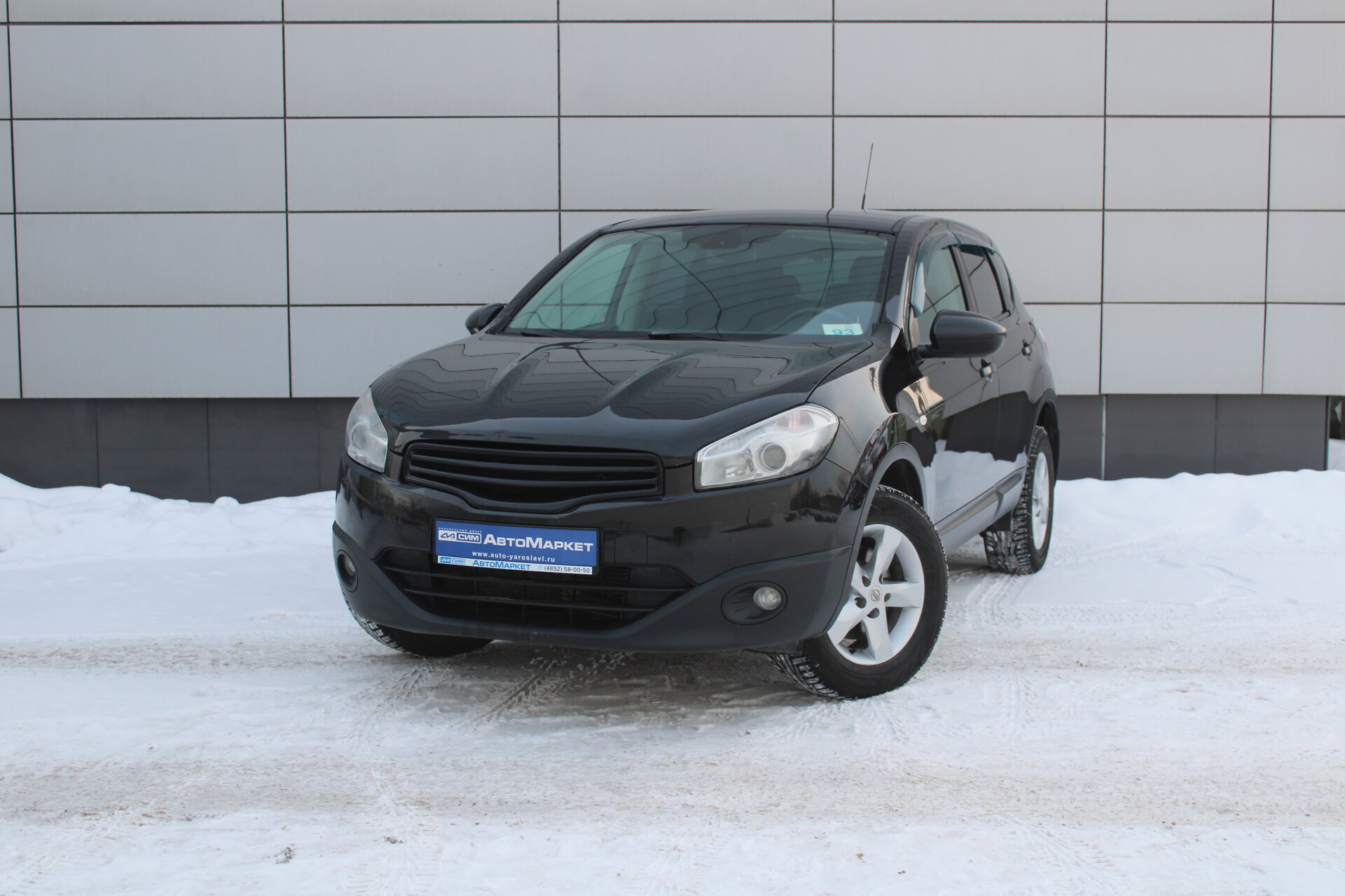 Черный Nissan Qashqai 2.0 CVT (141 л.с.) 4WD 2012
