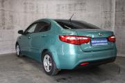 Зеленый Kia Rio 5-speed 1.6 MT (123 л.с.) 2014 фото 7