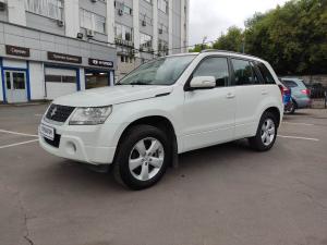 белый Suzuki Grand Vitara 2.0 AT (140 л.с.) 4WD 2011